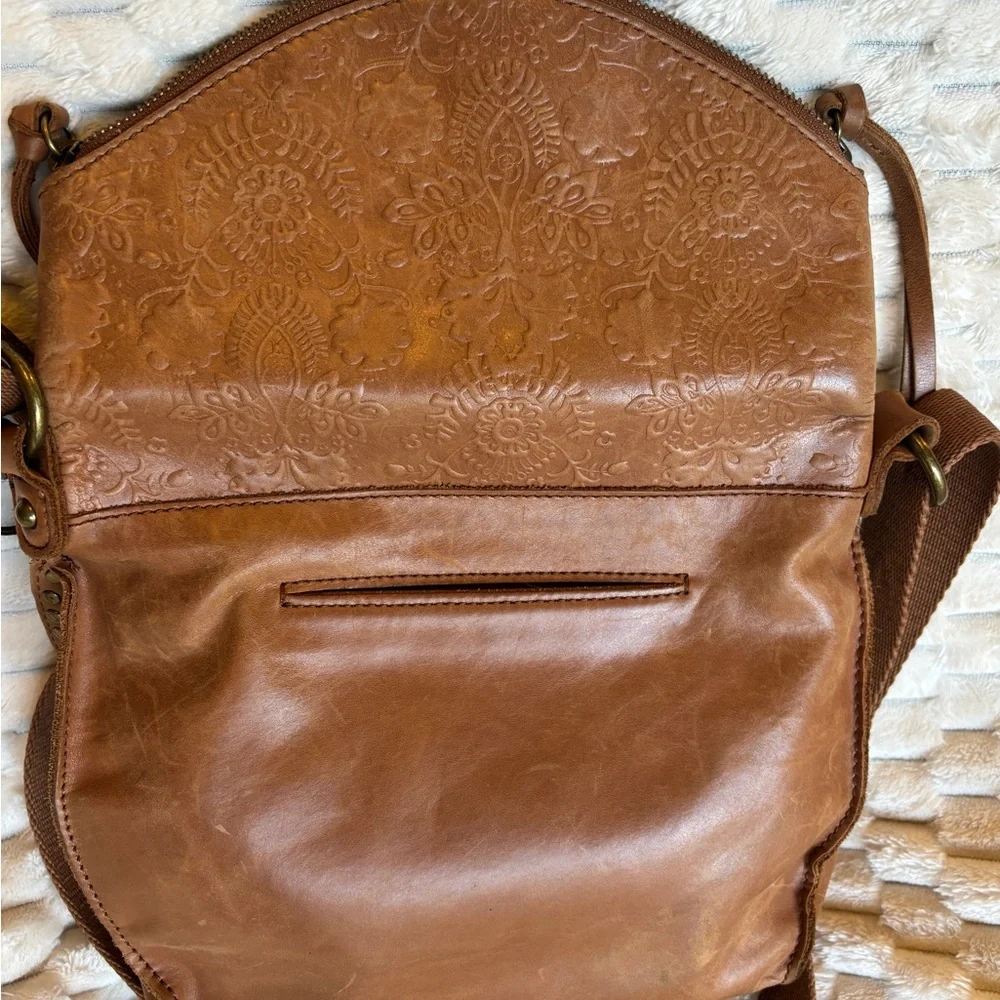 The Sak Silverlake Tan Brown Embossed Leather Crossbody Flap Brass Studs